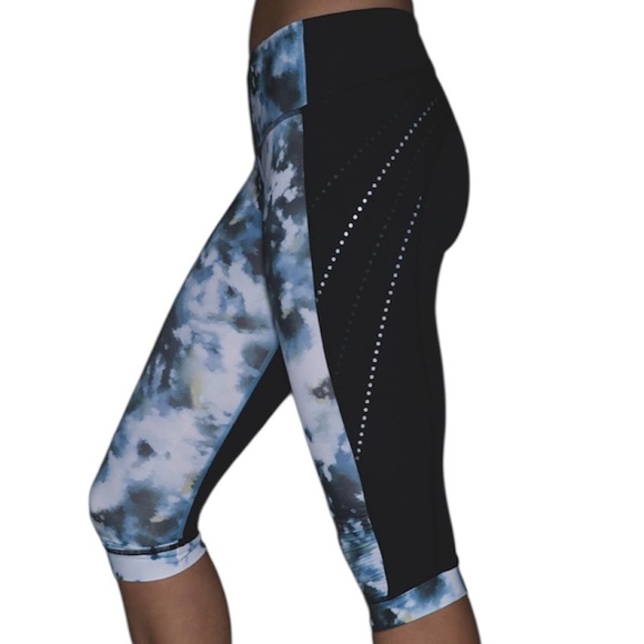 Lululemon Stop At Nothing Crop Black/Mini Blooming Pixie Aquamarine Multi Size 8 - Picture 1 of 13